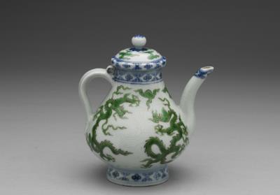 图片[2]-Small ewer with green dragons decoration and incised waves decoration, Ming dynasty, Mid 15th century-China Archive